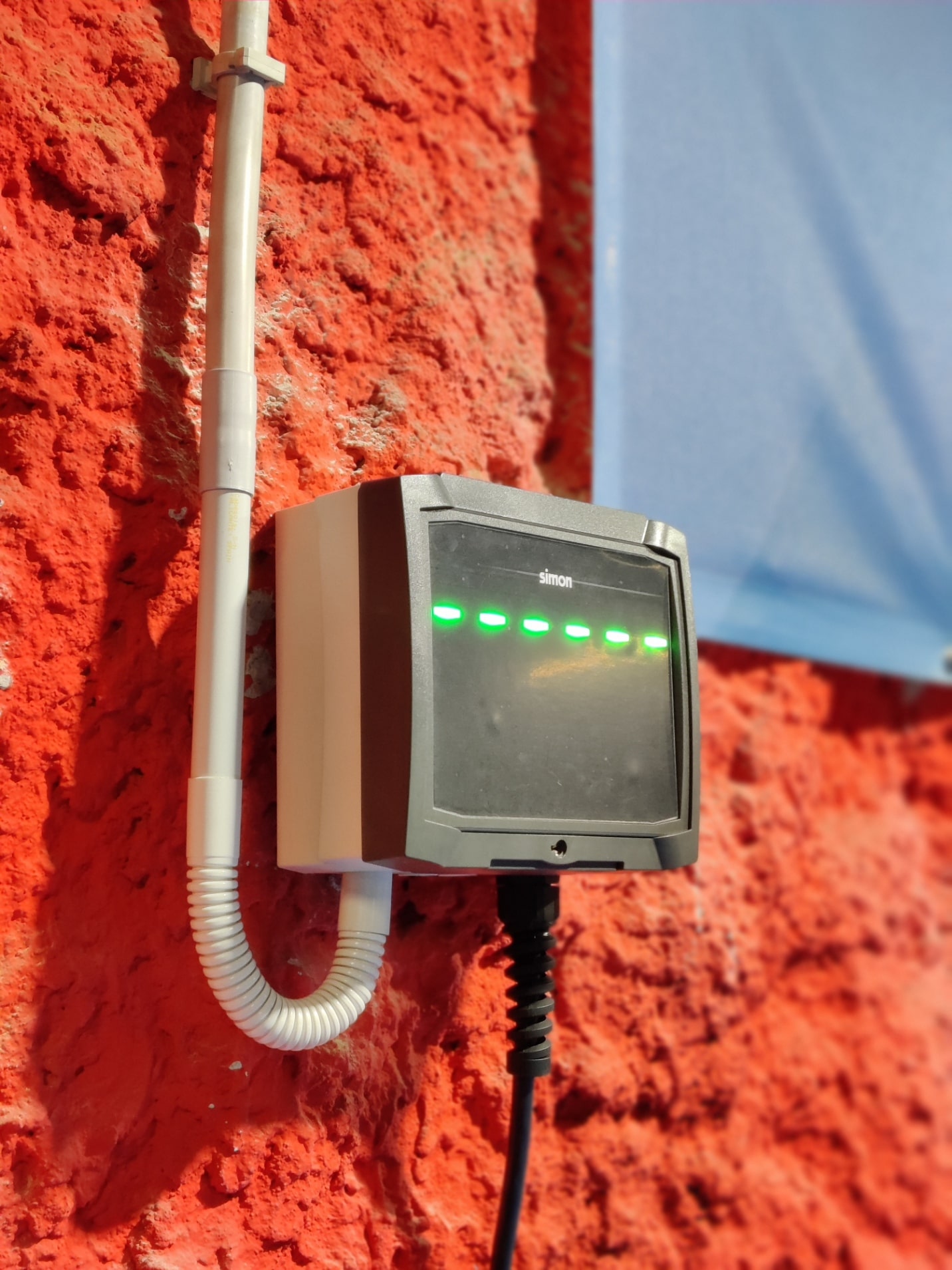 Cargadores más rápidos en nuestro parking, Distribución material eléctrico y fontaneria en Barcelona