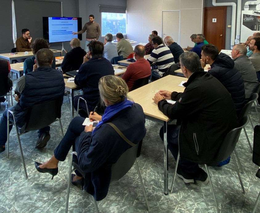 Gran éxito de la Formación sobre Fotovoltaica, Distribución material eléctrico y fontaneria en Barcelona