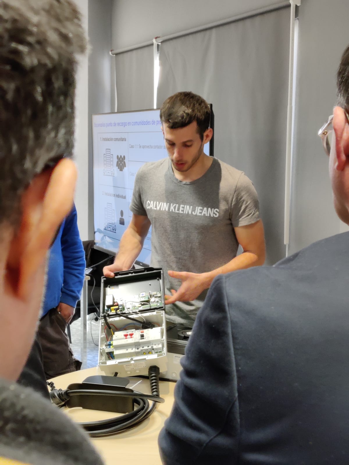 Interesante formaci&oacute;n sobre Cargadores El&eacute;ctricos y Fotovoltaica, Distribuci&oacute;n material el&eacute;ctrico y fontaneria en Barcelona