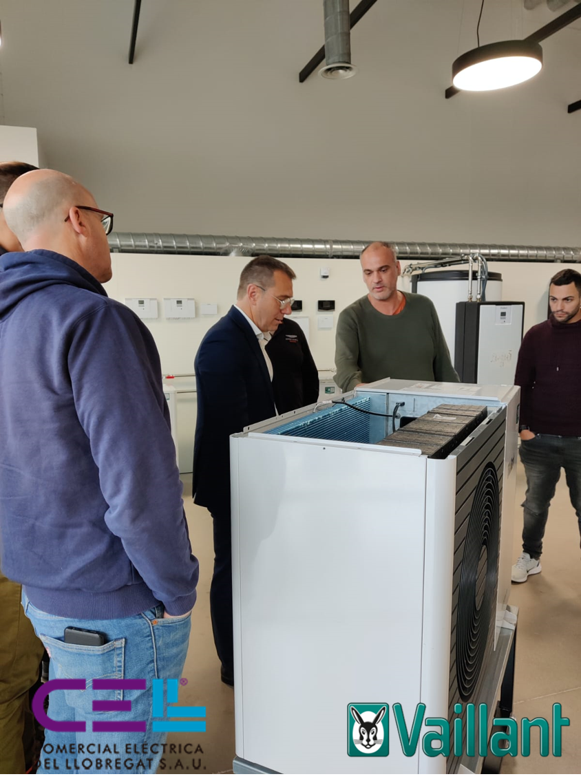 I Jornada Formación Vaillant para clientes, Distribución material eléctrico y fontaneria en Barcelona