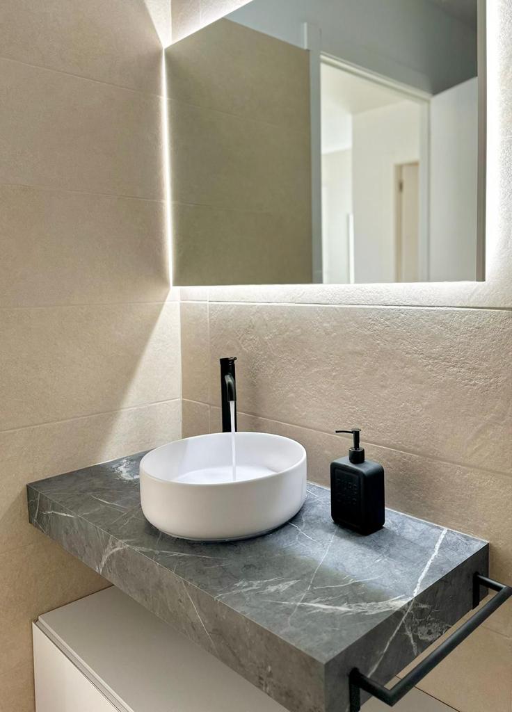 Reforma completa con CELL, Distribución material eléctrico y fontaneria en Barcelona