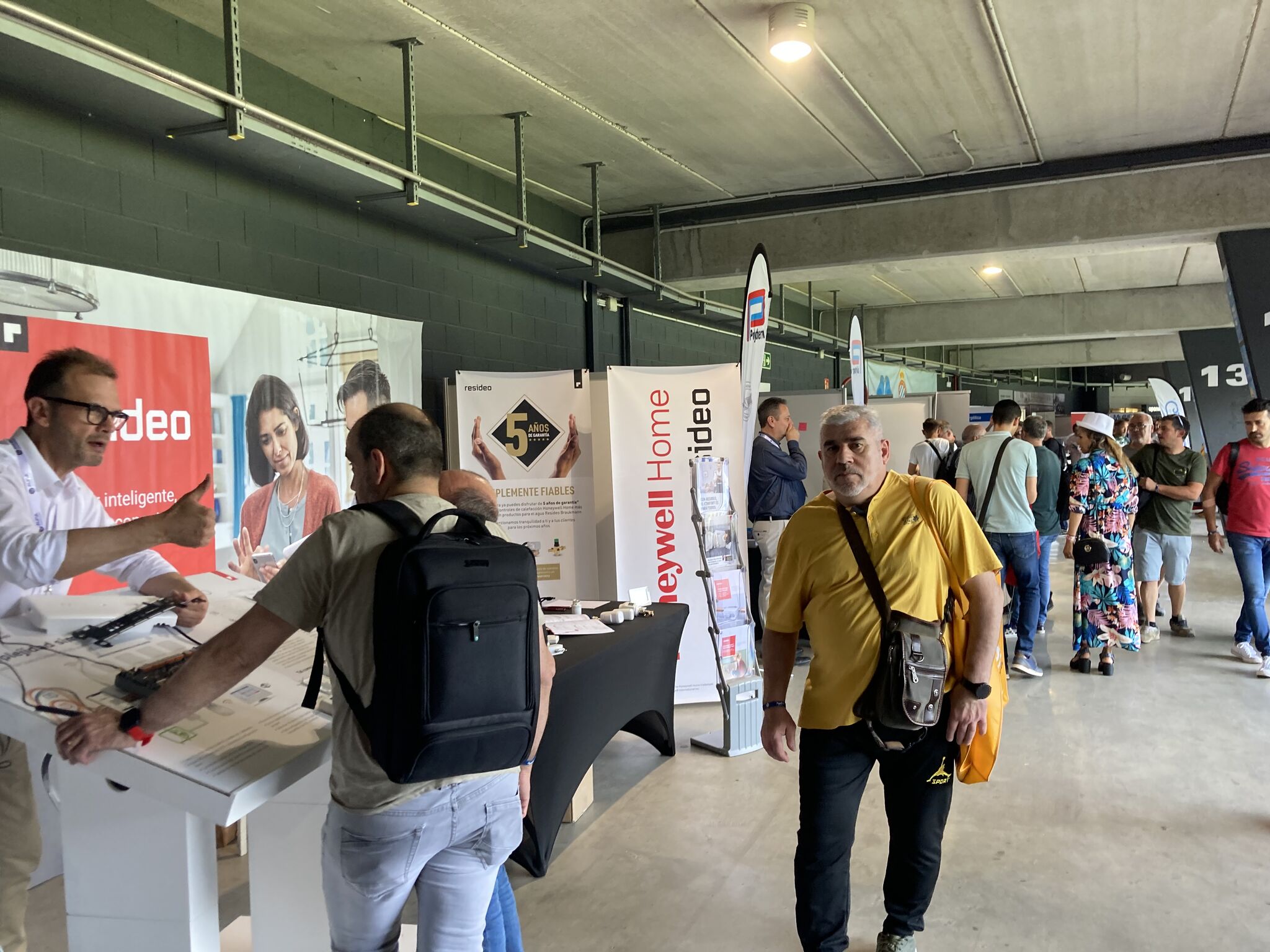 APD Barcelona 2023, Distribución material eléctrico y fontaneria en Barcelona