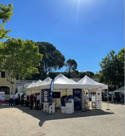 Éxito de asistencia en el APD, Distribución material eléctrico y fontaneria en Barcelona