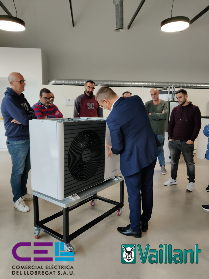 I Jornada Formación Vaillant para clientes, Distribución material eléctrico y fontaneria en Barcelona