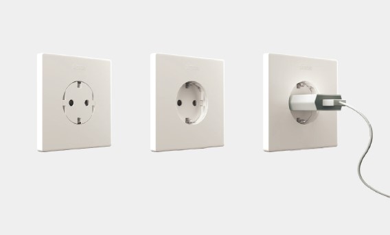 Nueva Simon270, Distribución material eléctrico y fontaneria en Barcelona