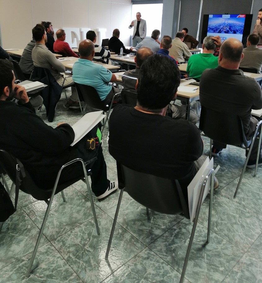 Gran éxito de la Formación sobre Fotovoltaica, Distribución material eléctrico y fontaneria en Barcelona