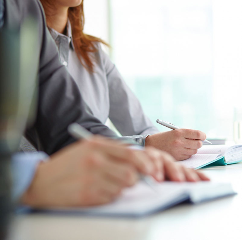 Servicios, Distribución material eléctrico y fontaneria en Barcelona