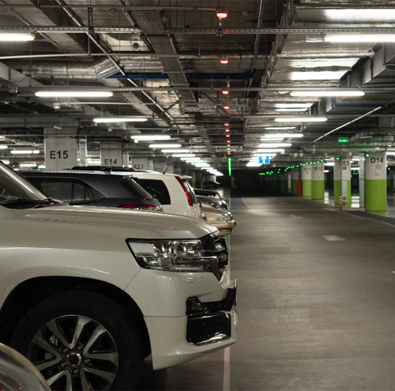 Servicios, Distribución material eléctrico y fontaneria en Barcelona