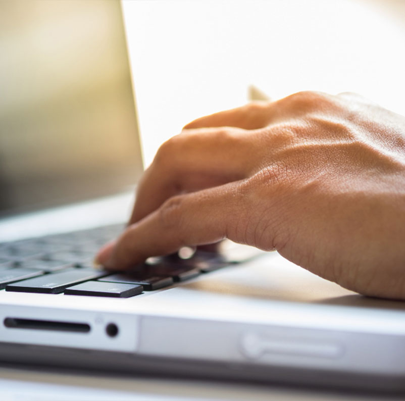 Servicios, Distribución material eléctrico y fontaneria en Barcelona