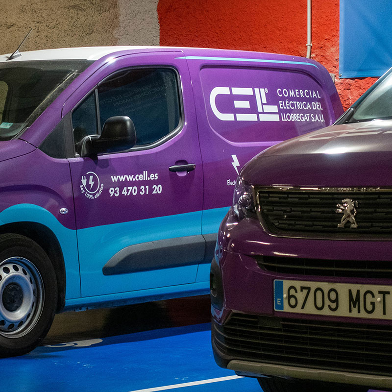 Servicios, Distribución material eléctrico y fontaneria en Barcelona