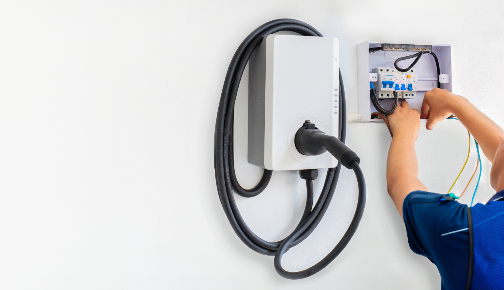 Fotos De Portada Cargadores De Pared Vs Estaciones De Carga Fotos De Portada Cargadores De Pared Vs Estaciones De Carga