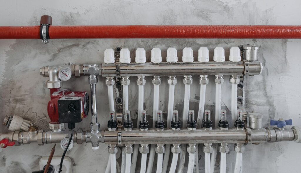 Colector de calefacción por suelo radiante en instalación de climatización
